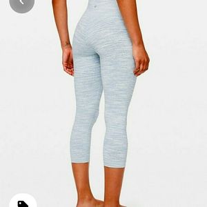 Lululemon capri leggings in white/gray.